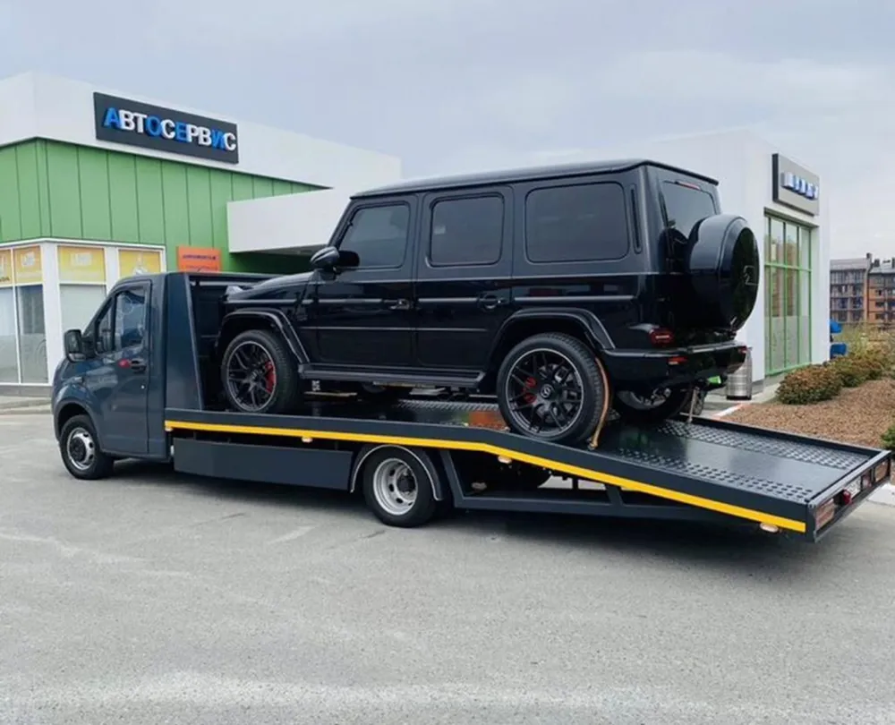 Погрузка автомобиля на платформу эвакуатора